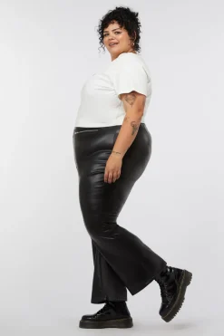 Curve Very Late Tee