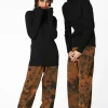 Danger Unisex Knitted Skivv